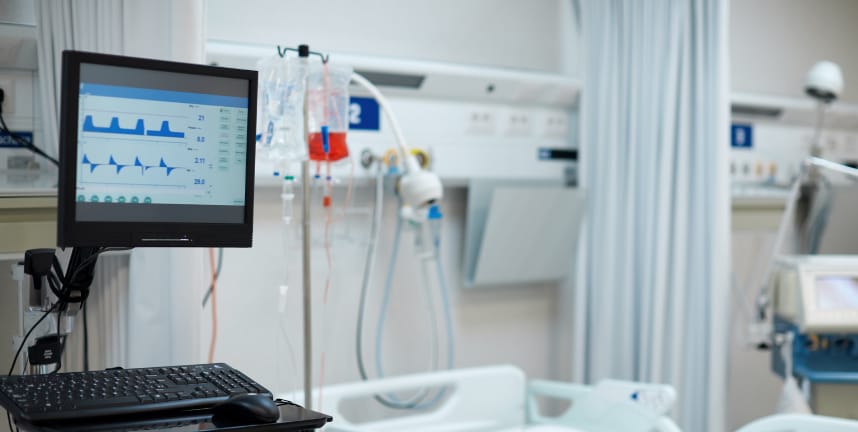 从事嵌入式设备设计的女性