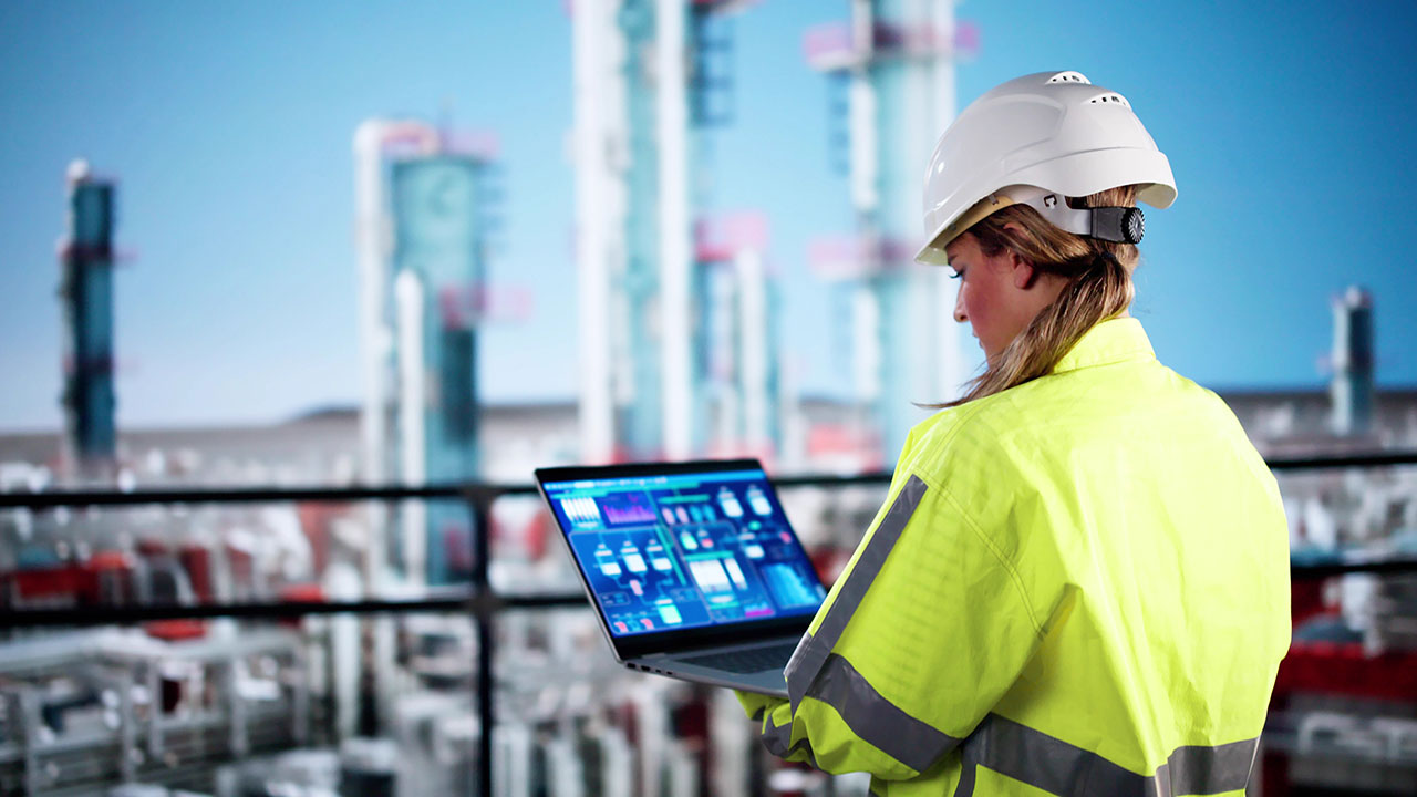 管理 SCADA 系统的公用事业工人