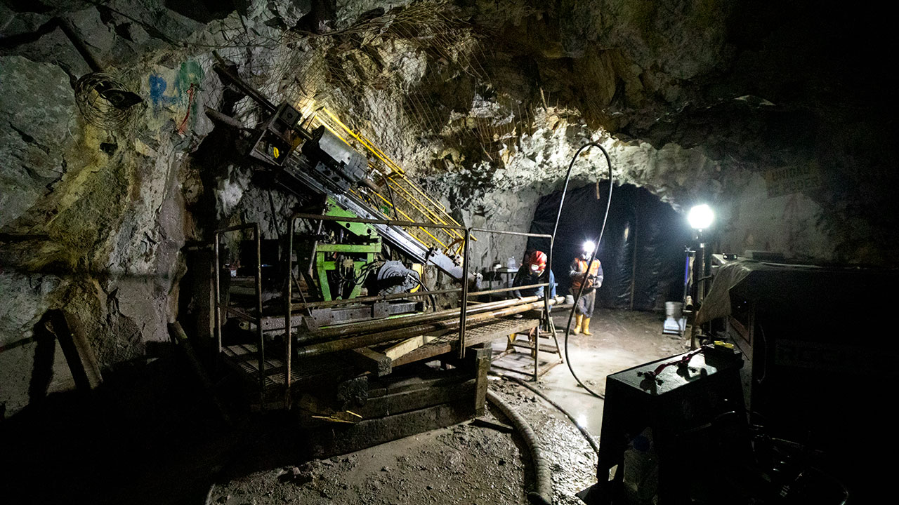 采矿设备正在运行