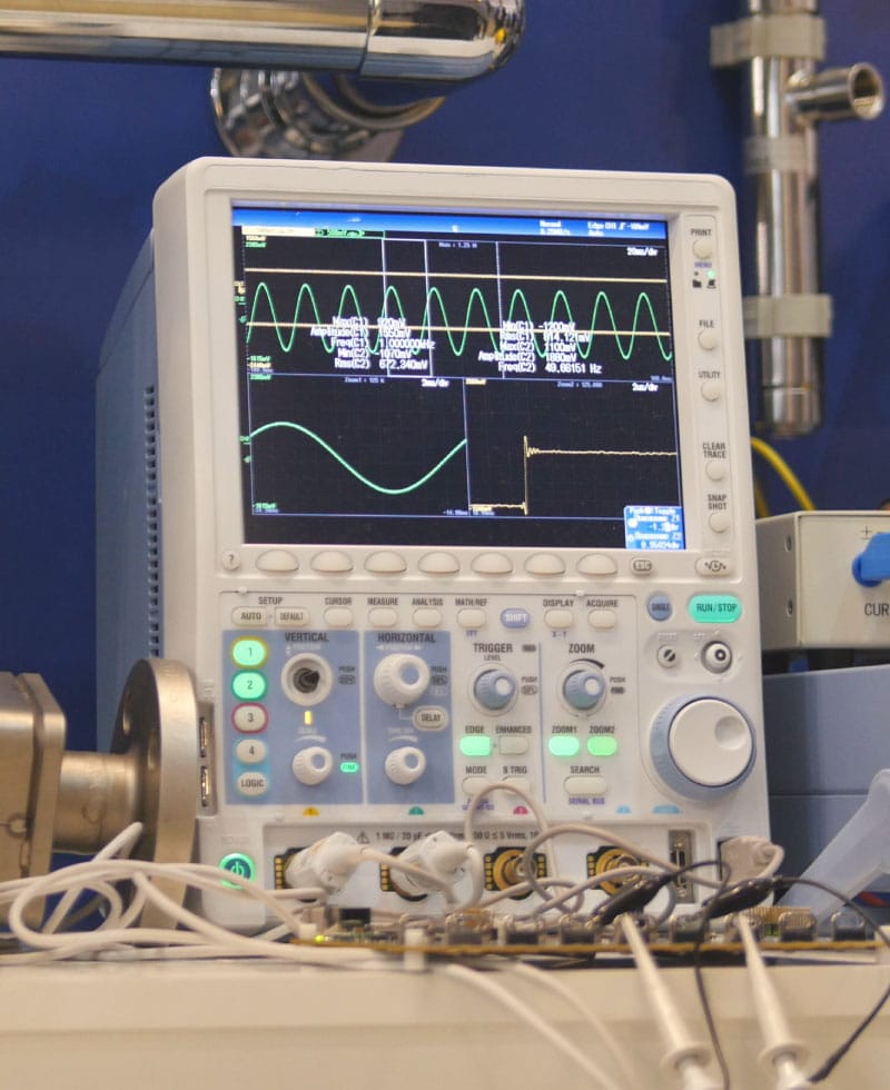 VFD 监控屏幕显示波形数据。